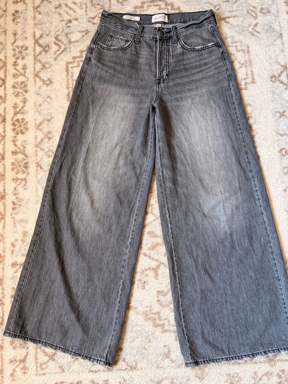 Women’s Universal Thread Wide Leg High-Rise Women's Jeans - faded black/gray